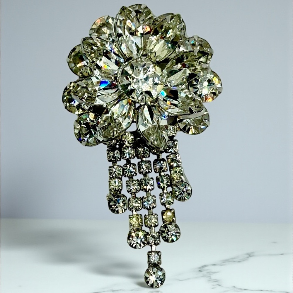 Vintage Layered Rhinestone Flower Brooch & Pendant with Dangles –Silver Tone EUC - Picture 5 of 17